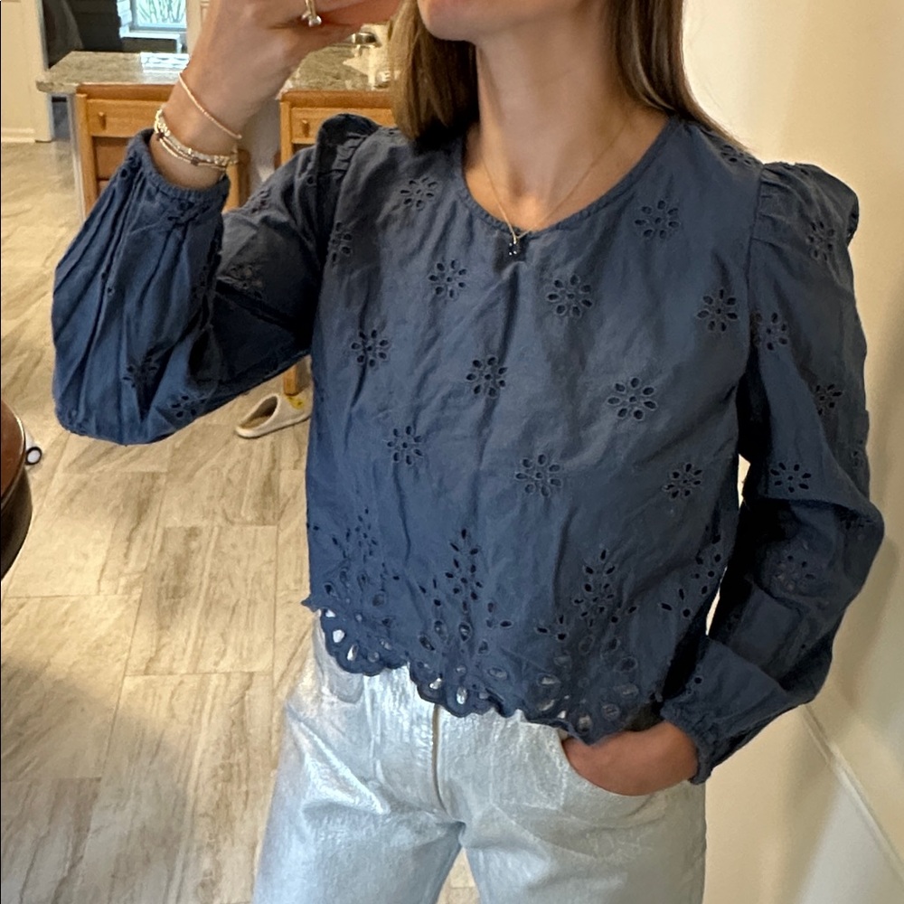 American Eagle Blue floral blue long sleeve blouse